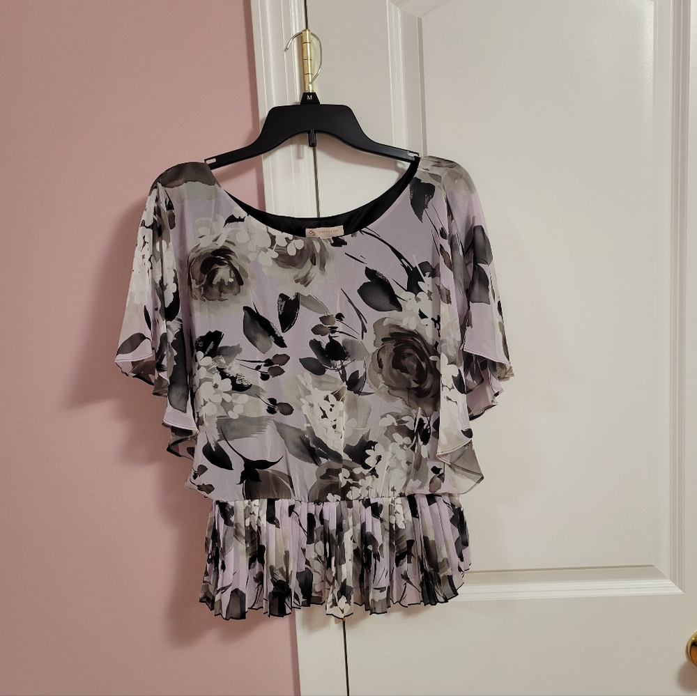 Womens DB Established 1962 Gray Floral Peplum Flowy Blouse- S- Feminine, Office